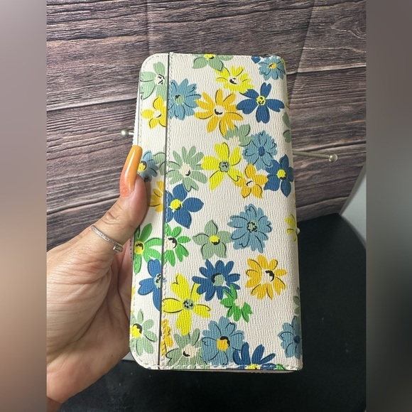 Kate Spade Las Vegas Icon Daycation Neda Continental - Picture 3 of 5